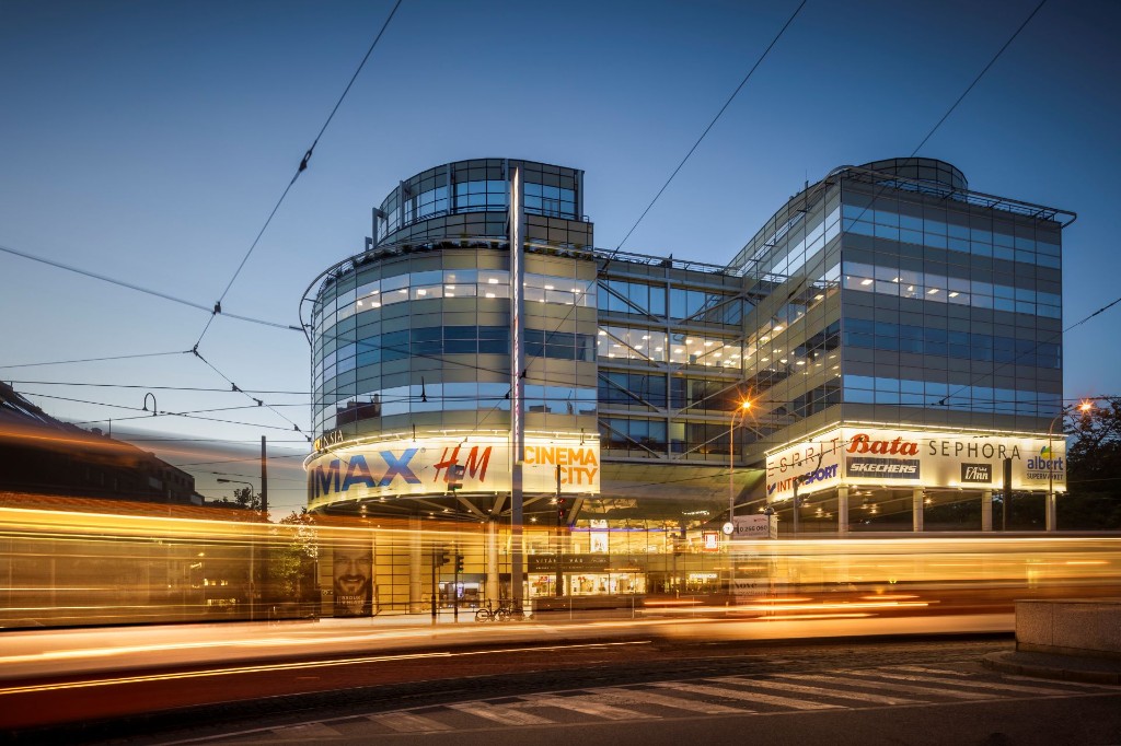 OC Flora na Vinohradské ulici v Praze 3, budova se sídlem CFG Real Estate